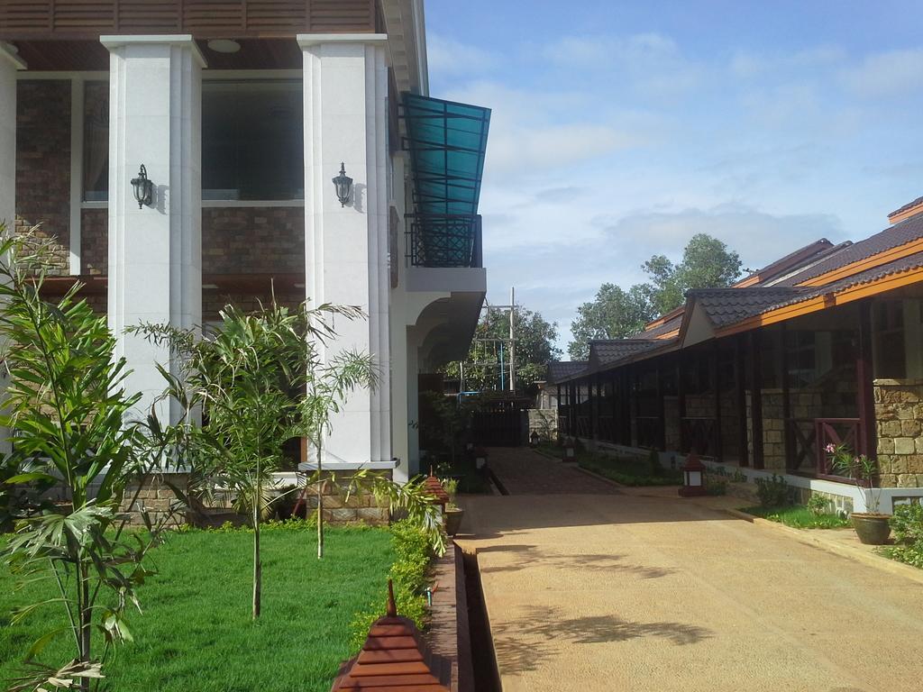 Cassiopeia Hotel Nyaung Shwe Exterior photo