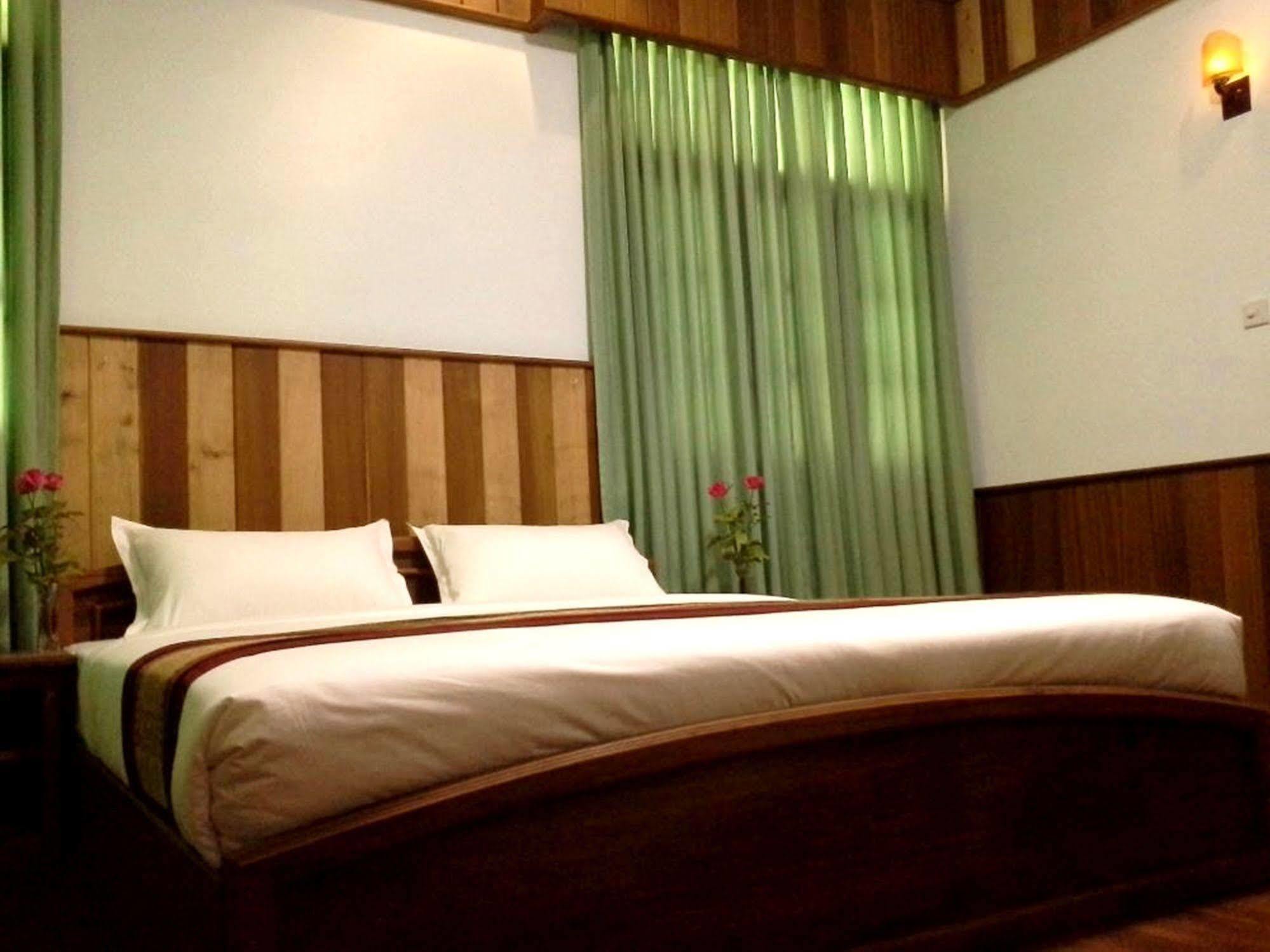 Cassiopeia Hotel Nyaung Shwe Exterior photo